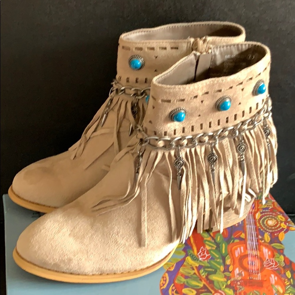 Ankle Country Girl Boots in Soft Tan Suede